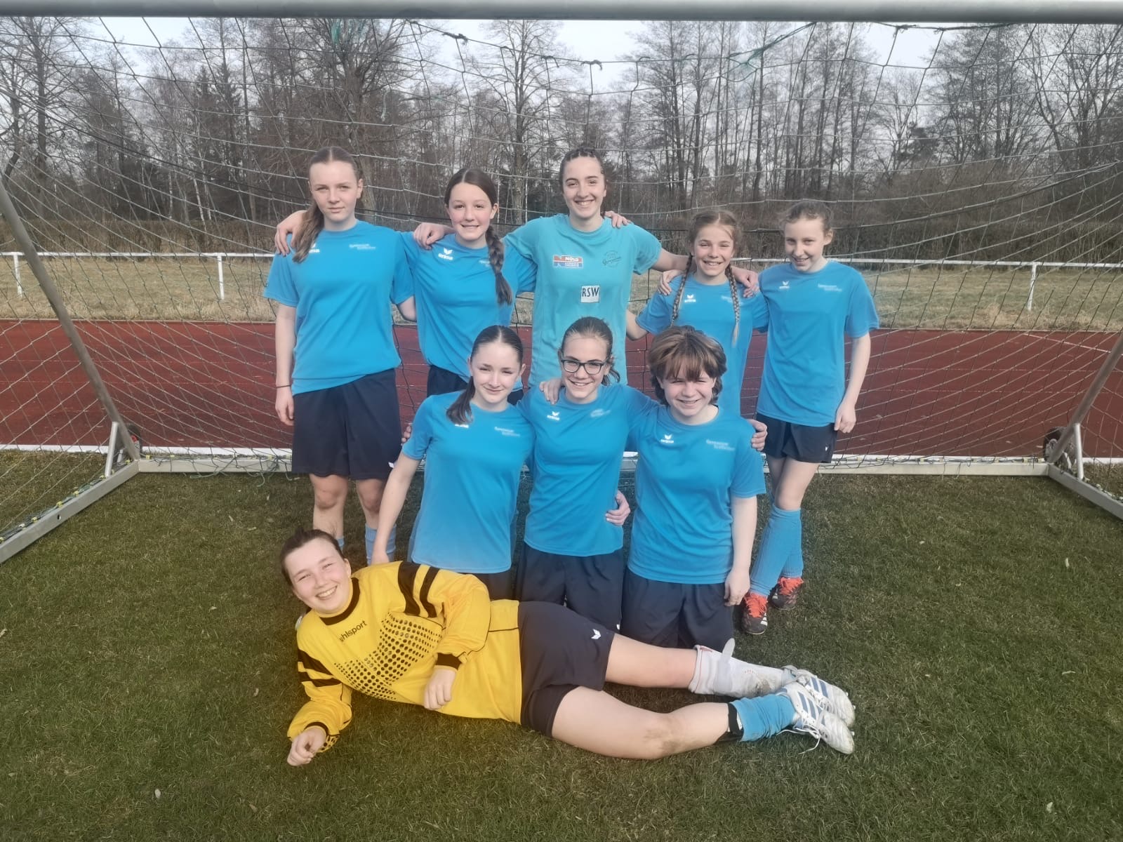 Gymi Mädels und Jungs bei Jugend trainiert für Olympia Fußball 