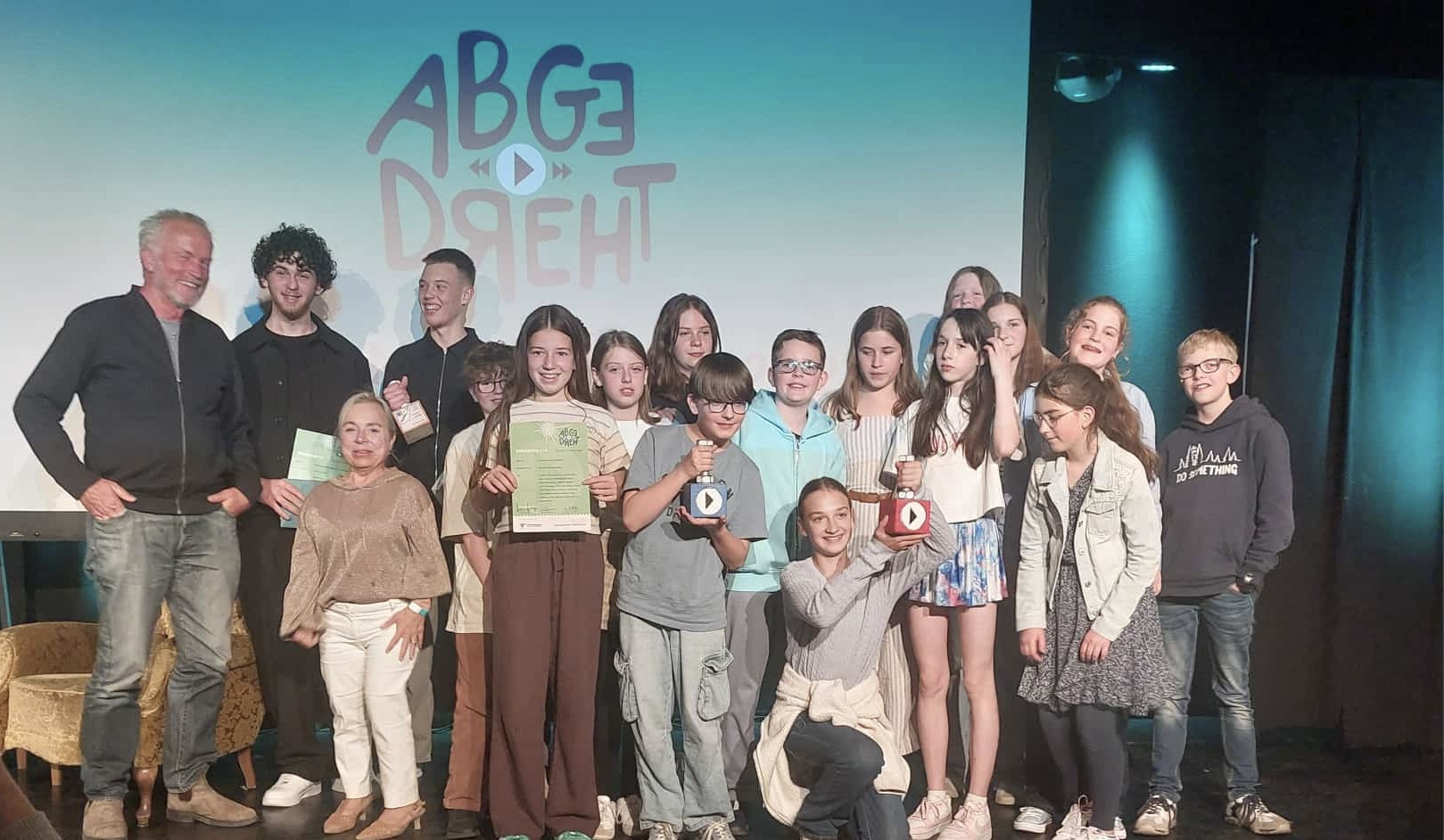 Teilnahme am Abgedreht Filmfestival: „Ein Bleistift auf Mission“ - das Filmprojekt der Klasse 6c gewinnt den ersten Platz der Kategorie U14 UND den Publikumspreis 