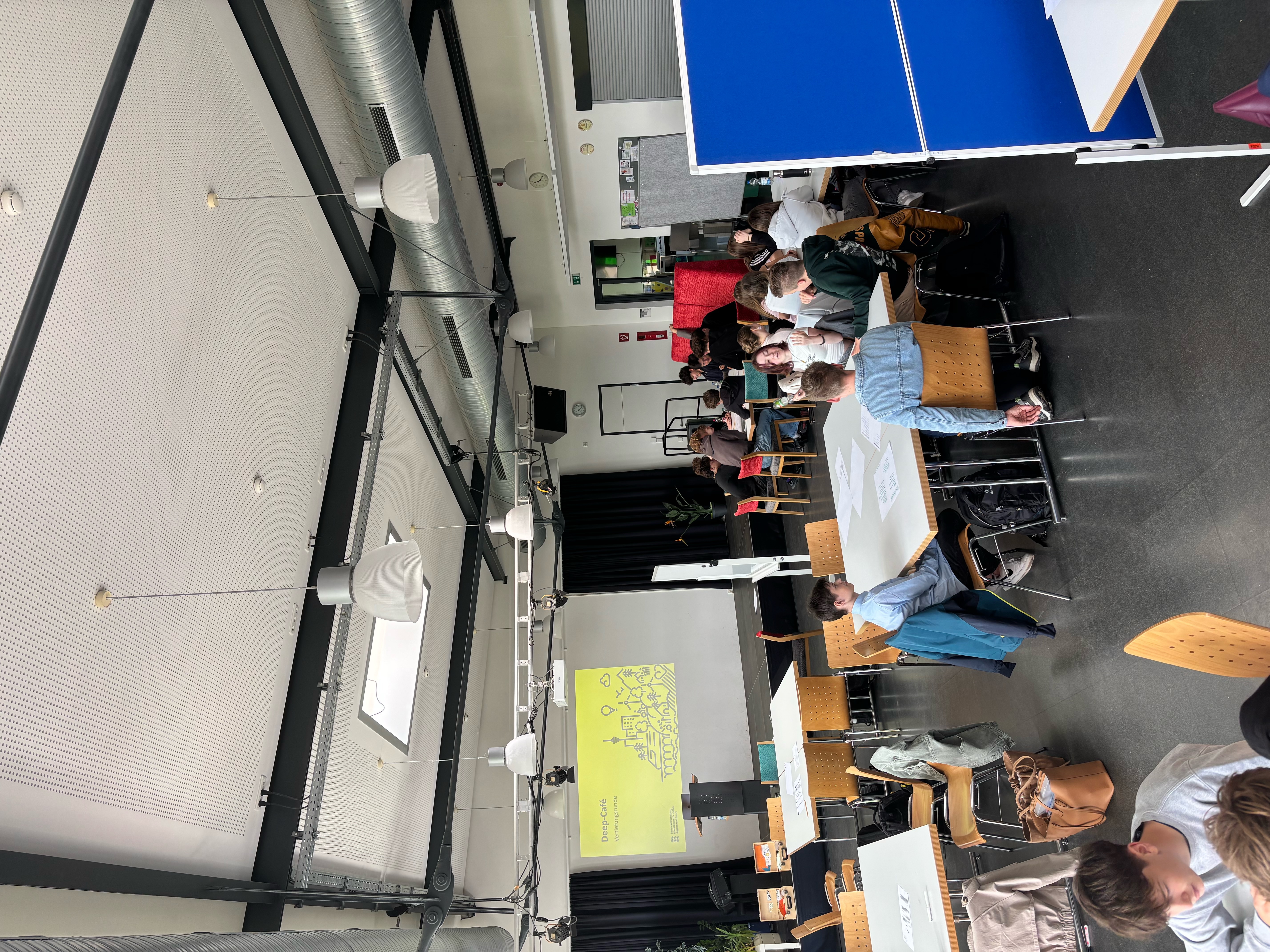 Open-World-Café am Gymnasium Bad Waldsee - Erste Jugendkonferenz für alle 10. Klassen