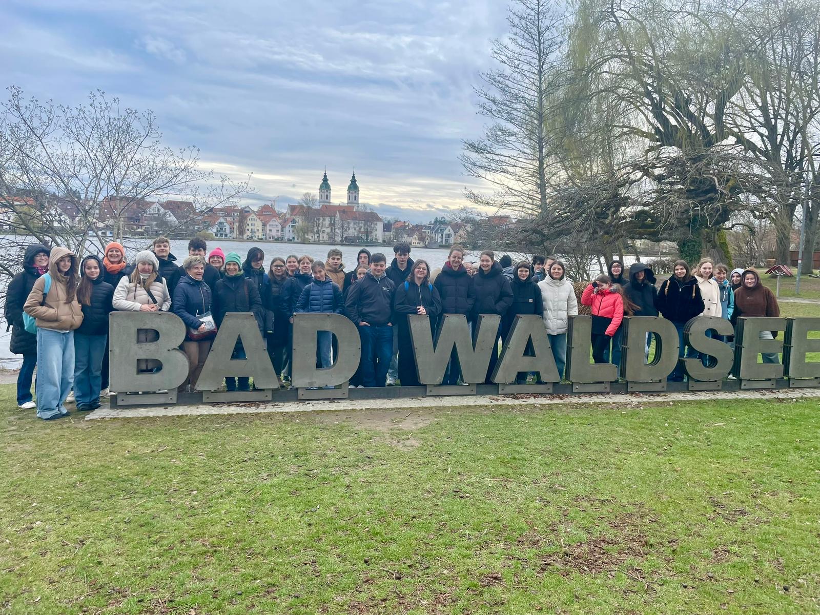 Ungarische Gäste aus Kiskörös besuchen das Gymnasium Bad Waldsee: Begrüßung durch Bürgermeisterin Ludy, gemeinsames Konzert und weitere Programmpunkte fördern Kennenlernen