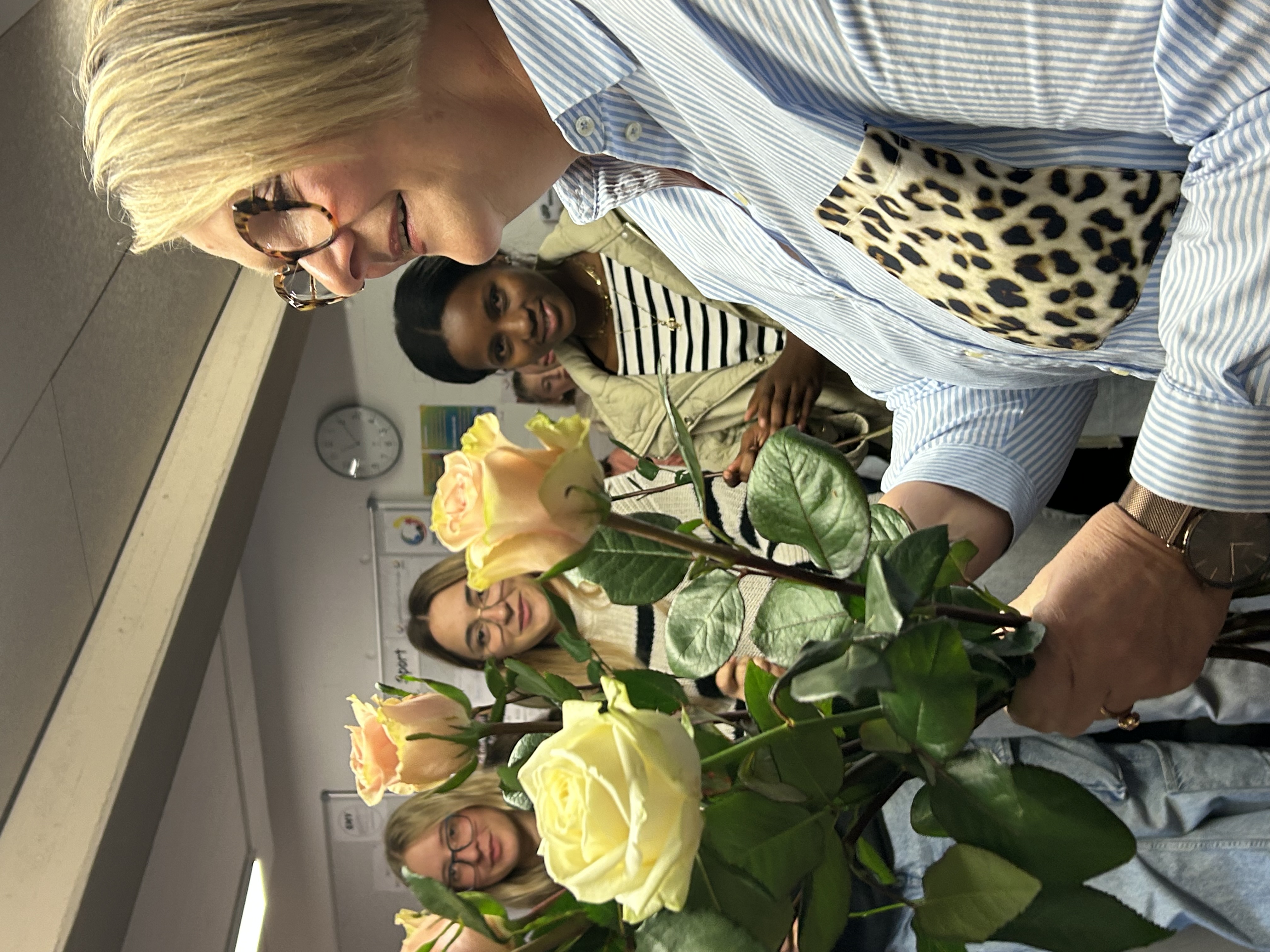 Verabschiedung der Schulgemeinschaft von DER Schulsekretärin, Maria Laux: DANKE!